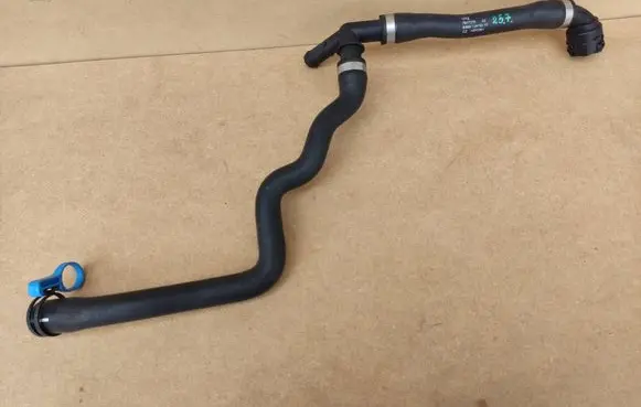 BMW 2 F46 Engine coolant pipe/hose 17127617376 7617376 13876010