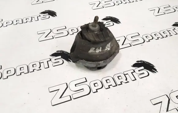 BMW 5 E60 E61 Engine mount bracket 6761090 15934612
