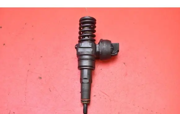Skoda Octavia Mk2 (1Z) Fuel injector 038130073AG