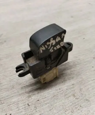 Nissan X-Trail T30 Electric window control switch