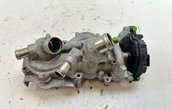 Volkswagen Polo VI Water pump 05E121117K
