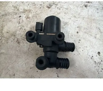 BMW 5 E60 E61 Coolant heater control valve 6920226 1147412174 041215