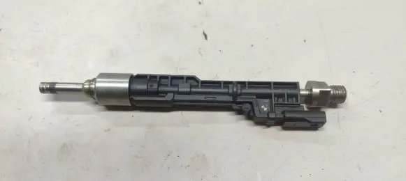 BMW 5 GT F07 Fuel injector 0261500172