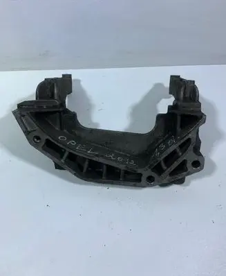Opel Astra J Engine mounting bracket 55219008