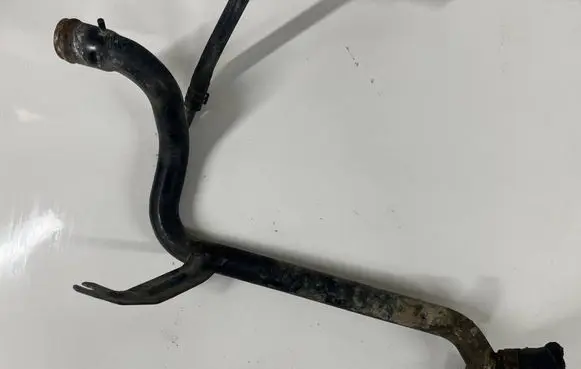Audi A4 S4 B5 8D Engine coolant pipe/hose 058121071b