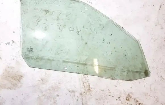 Peugeot 405 Front door window glass four-door