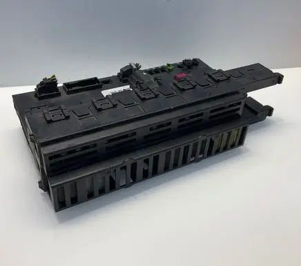 Mercedes-Benz E W211 SAM control unit 2115453401 A2115453401