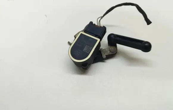 Headlight/headlamp level sensor