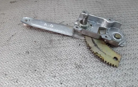 Rear door manual window regulator