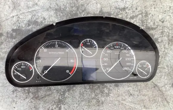 Speedometer (instrument cluster)