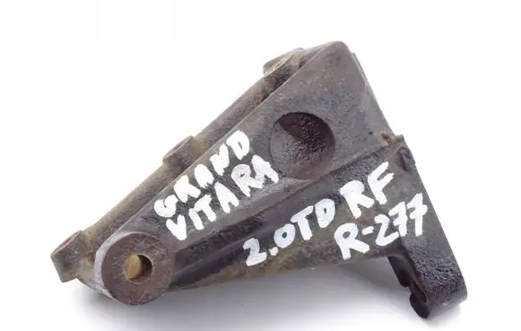 Suzuki Grand Vitara I Engine mounting bracket