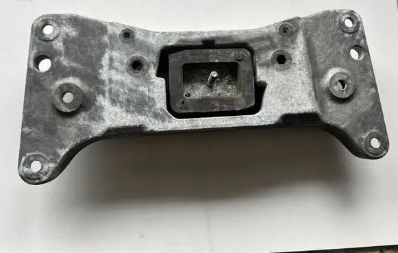 BMW 5 F10 F11 Engine mounting bracket 19664510