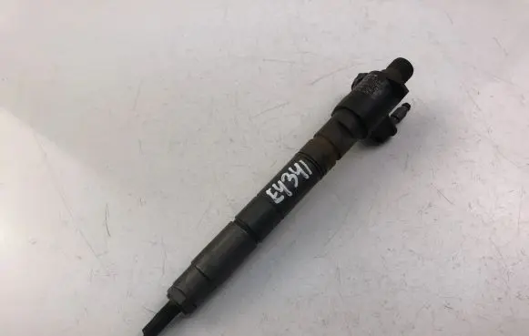 Volvo V40 Fuel injector 31303238