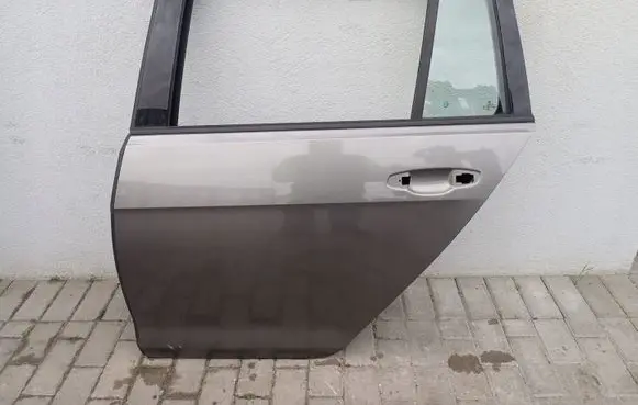 Volkswagen Golf VII Rear door LA7N
