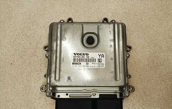 Volvo S80 Engine control unit/module 30785100 1039S18372 0281012765