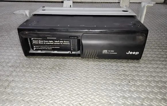 Jeep Grand Cherokee (WJ) CD/DVD changer P56038579AC
