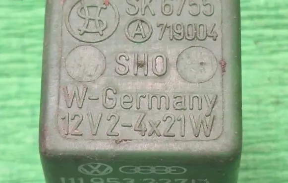 Volkswagen PASSAT B3 Other relay 111953227D J590CJ945 3149049