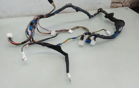Toyota Prius (NHW20) Front door wiring loom 8215247750
