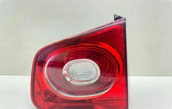 Volkswagen Tiguan Tailgate rear/tail lights 5N0945094B