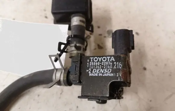 Toyota Corolla E120 E130 Valve vacuum 2382062010 2586022070 1013622160