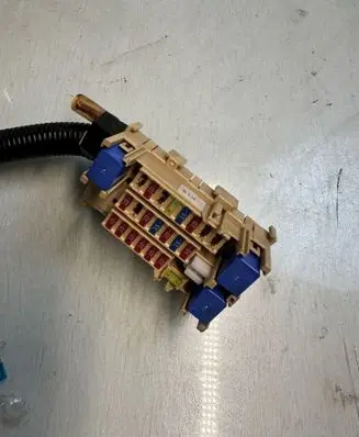 Infiniti Q50 Fuse box set 16113