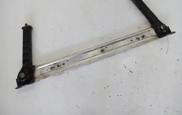 Renault Fluence Bottom radiator support slam panel 