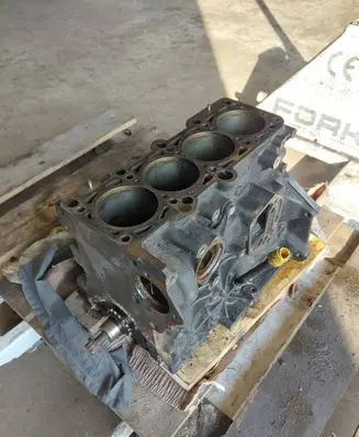Audi A4 S4 B7 8E 8H Engine block 06A103021K BFB BFB095915