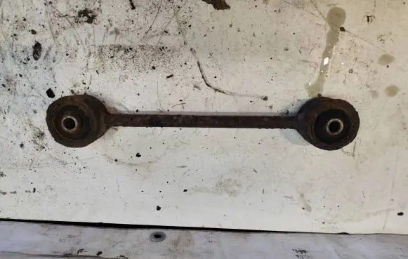 Rear control arm