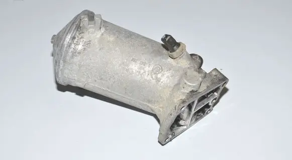 Oil filter mounting bracket