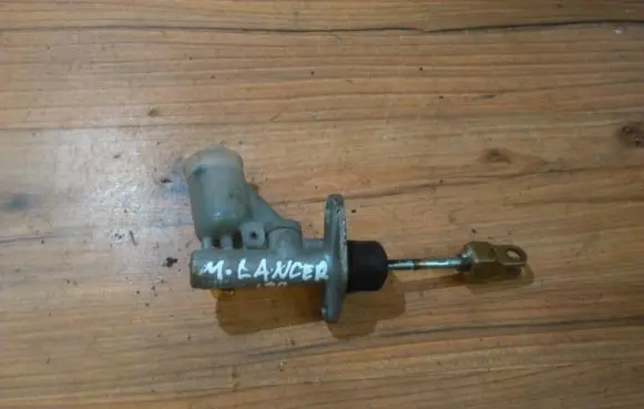 Mitsubishi Lancer Master brake cylinder