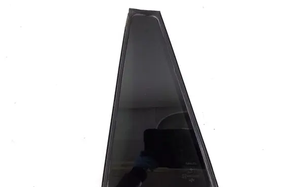 Toyota RAV 4 (XA30) Rear vent window glass 68124-42120