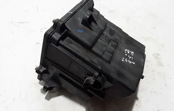 Renault Master III Fuse module 8200937730