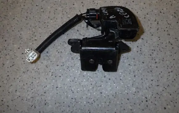 Toyota Corolla E120 E130 Tailgate/trunk/boot lock/catch/latch E12KOMBIZAMEK