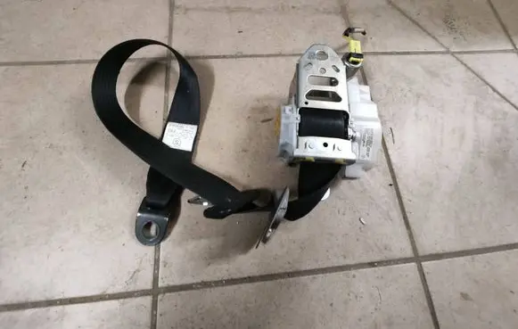 Toyota RAV 4 (XA30) Front seatbelt 7q1410