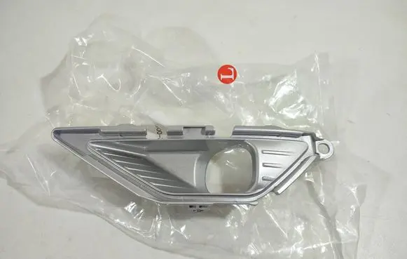 Mitsubishi Outlander IV Front fog light trim/grill 6400J965HA