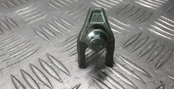 Nissan Navara D23 Fuel Injector clamp holder 