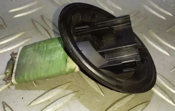 Volkswagen Polo IV 9N3 Heater blower motor/fan resistor 12375