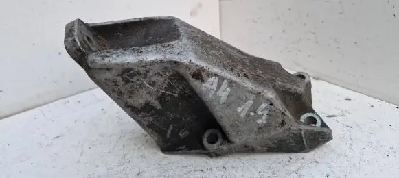 Audi A4 S4 B5 8D Engine mounting bracket 8d0199307l