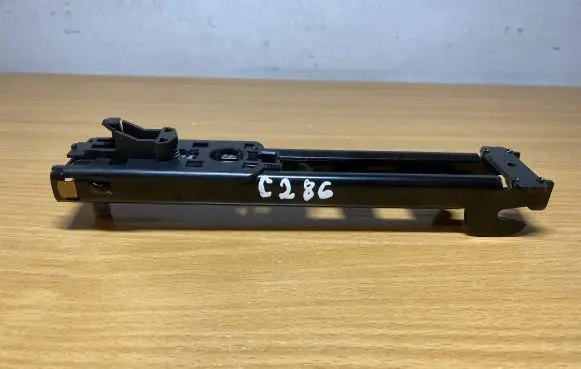 Mercedes-Benz E W212 Seat belt adjustment rail 6068028 C286