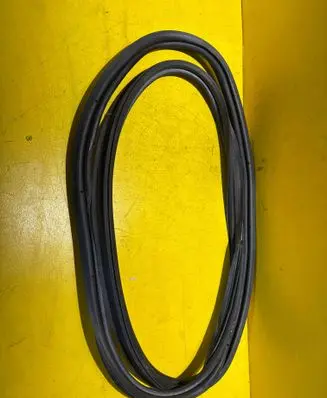 Fiat 500E Trunk rubber seal (body) 