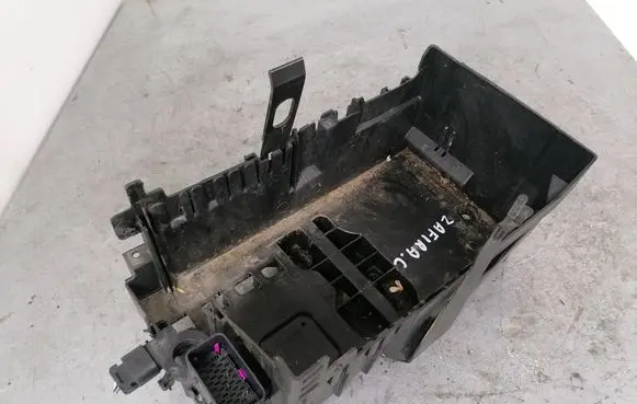 Opel Zafira C Battery tray 13354420