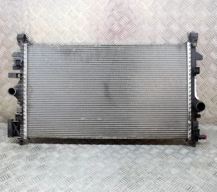 Opel Insignia A Coolant radiator 13241725