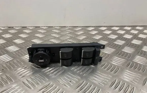 Ford C-MAX II Electric window control switch AM5T14A132DB