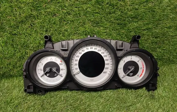 Mercedes-Benz C W204 Speedometer (instrument cluster) A2049004909 2049018002 2049022903