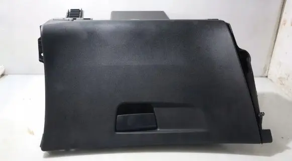 Citroen C4 II Glove box