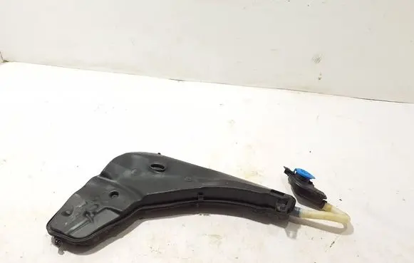 Windshield washer fluid reservoir/tank
