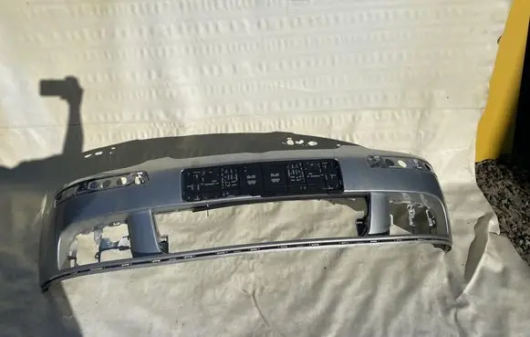 Volkswagen Golf V Front bumper 1k0