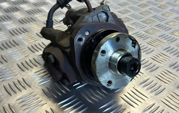 Nissan Almera Tino Fuel injection high pressure pump 16700AW401 2940000121 01058