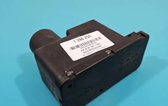 Audi 80 90 S2 B4 Central locking vacuum pump 4A0862257C IMPRK1396250