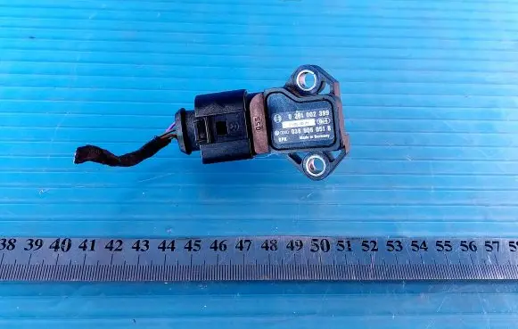 Volkswagen Touran I Air pressure sensor 0281002399 038906051B